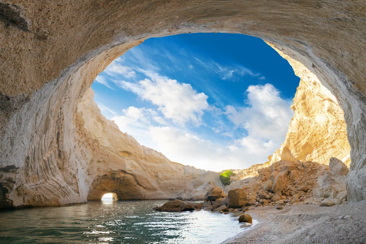 Grotte volcanique en Grèce