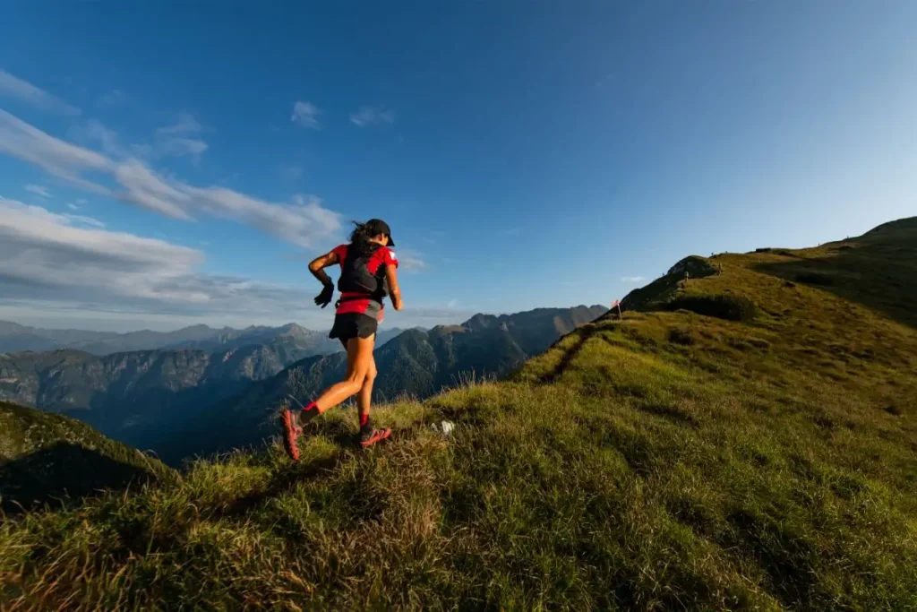 Trail sur une crête de montagne