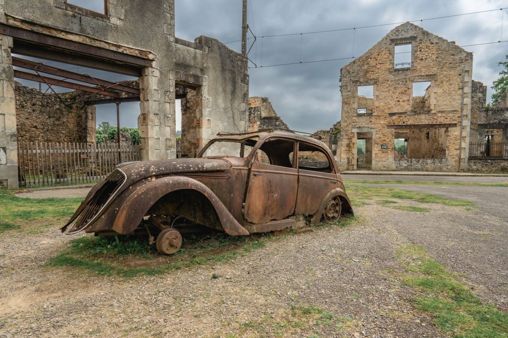 Oradour-sur-Glane, 642 morts, ruines figées depuis 1944
