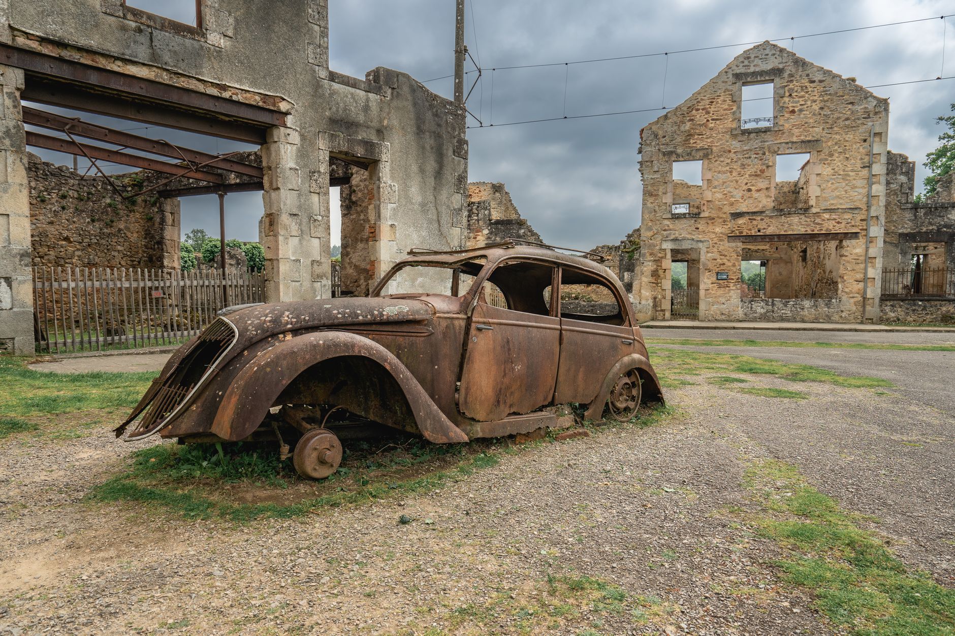 Oradour-sur-Glane, 642 morts, ruines figées depuis 1944