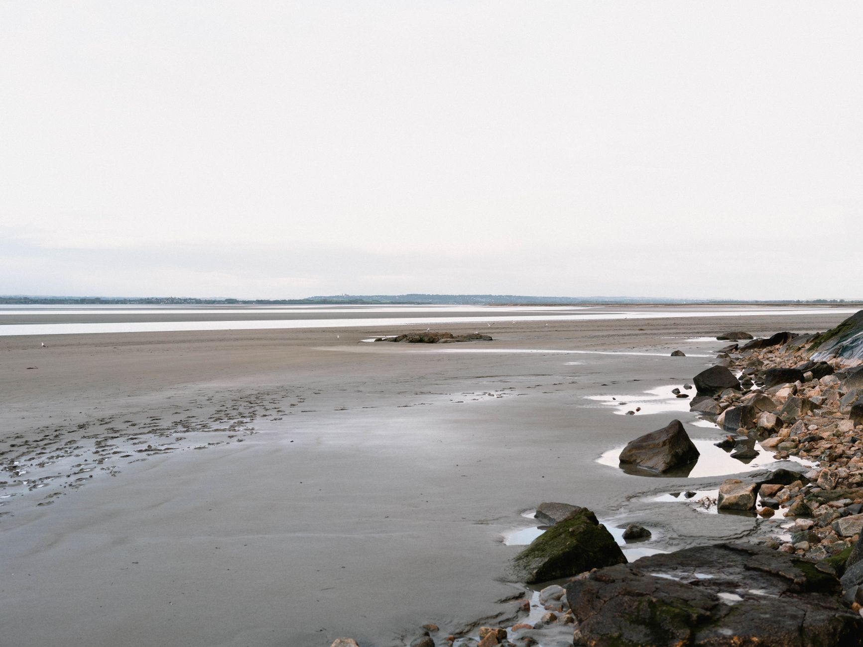 Mont-Saint-Michel : la mer recule de 15 km à marée basse